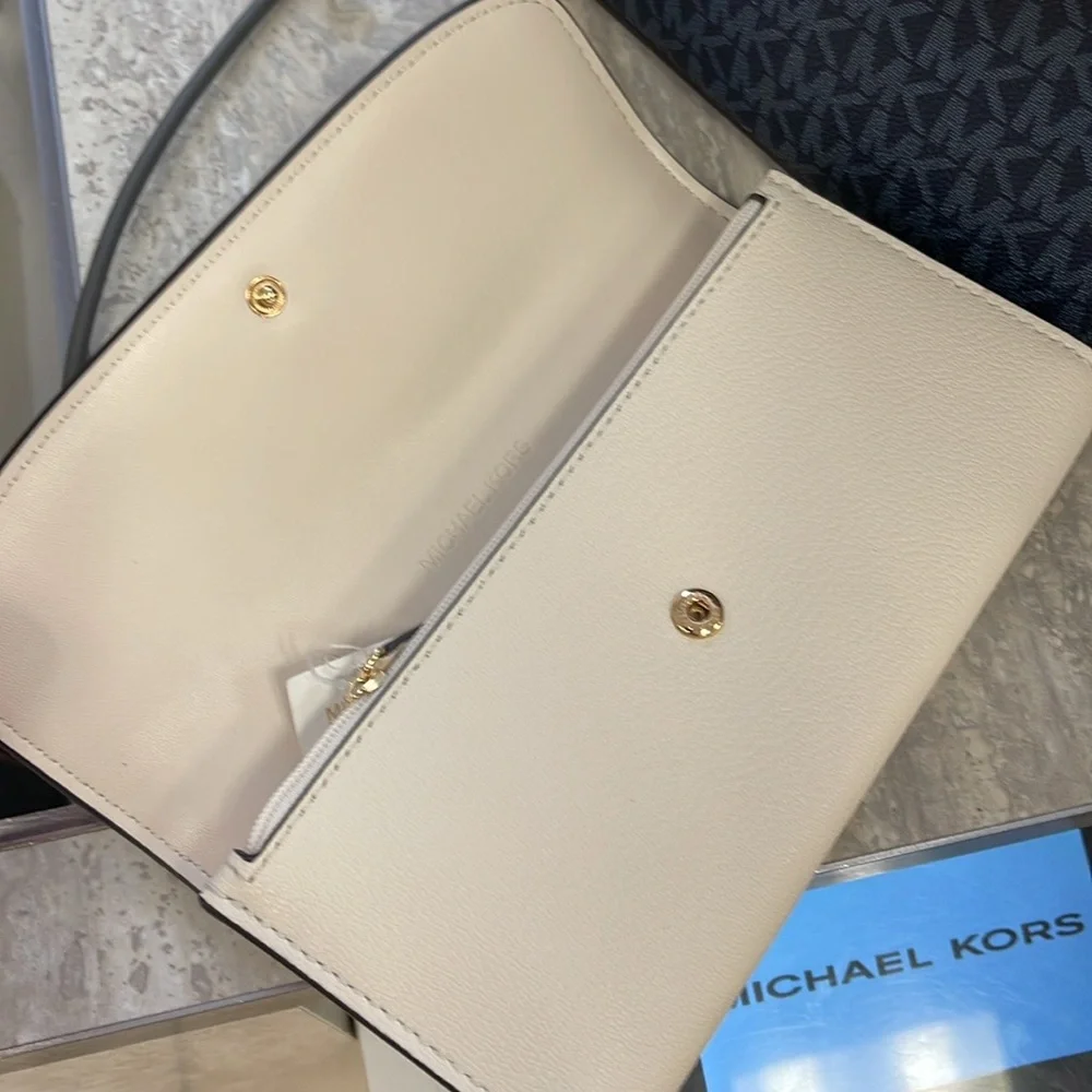 Michael Kors Hamilton Large Leather Continental Wallet
Light Cream
NWT
L - Picture 7 of 16